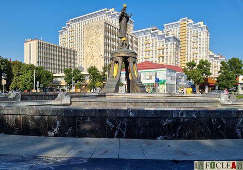 Пресс-релиз: Технологии «Керхер» помогли очистить памятник в Краснодаре