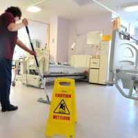 В росте уровня внутрибольничных инфекций в британских лечебницах обвиняют аутсорсинговые компании